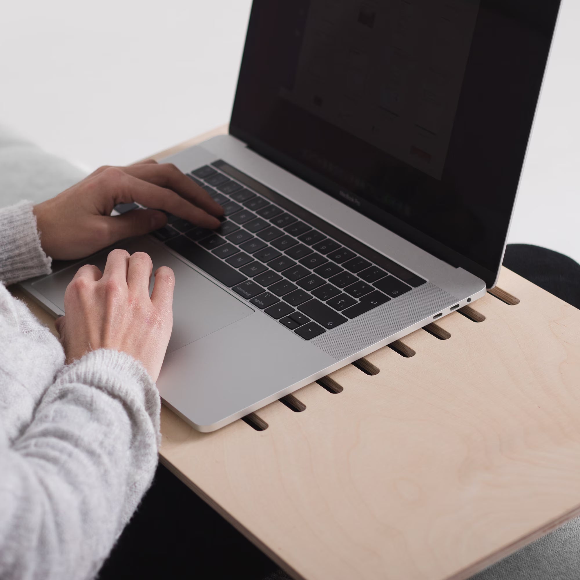 Versatile Laptop Stand, Convenience Wherever You Want. DELAPTOP