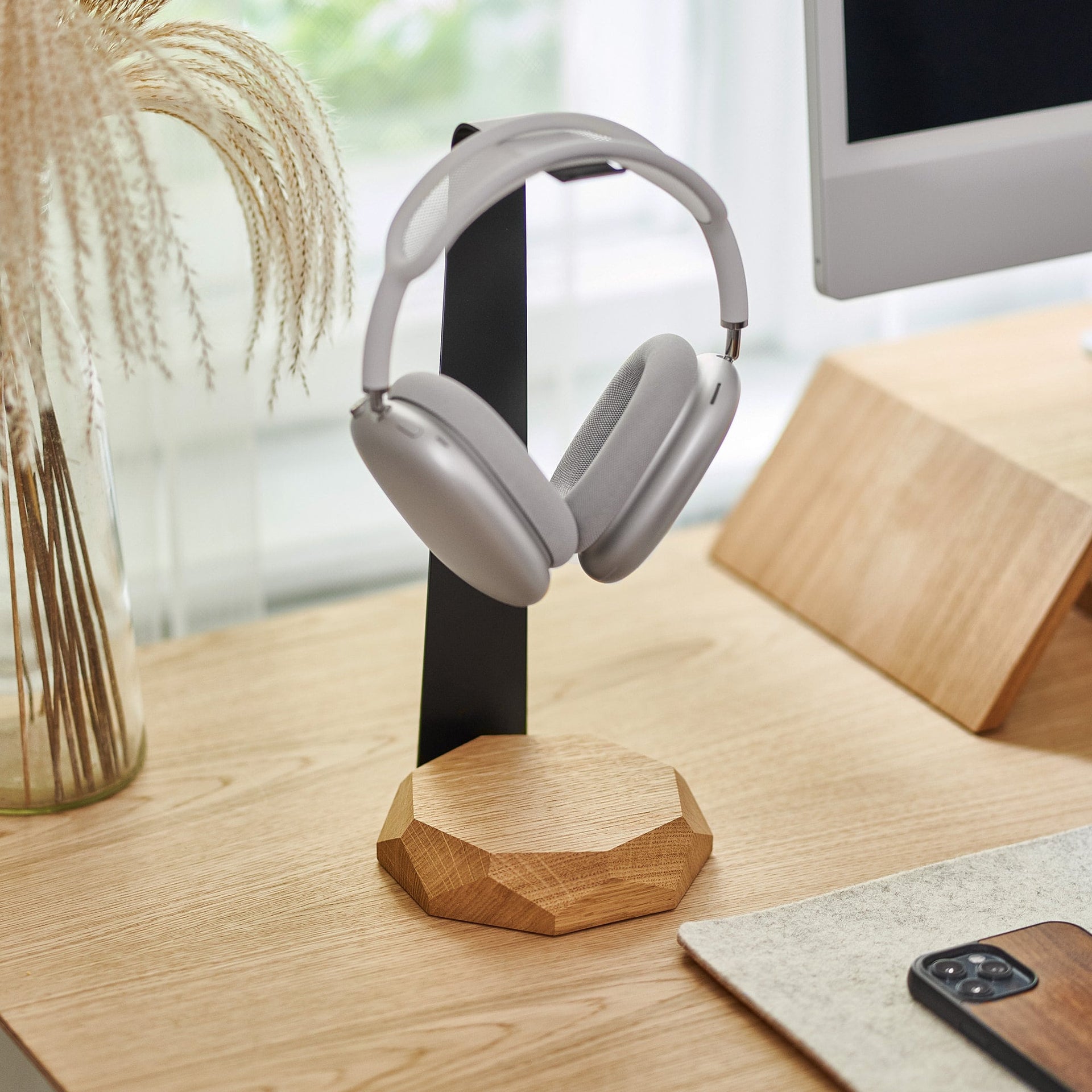 Headphone Stand with Wireless Charger 